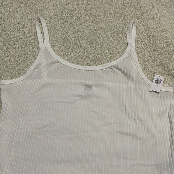 NWT- Old Navy - XXL. Fitted Crop Lettuce Hem Ribbed Tank - Picture 3 of 6